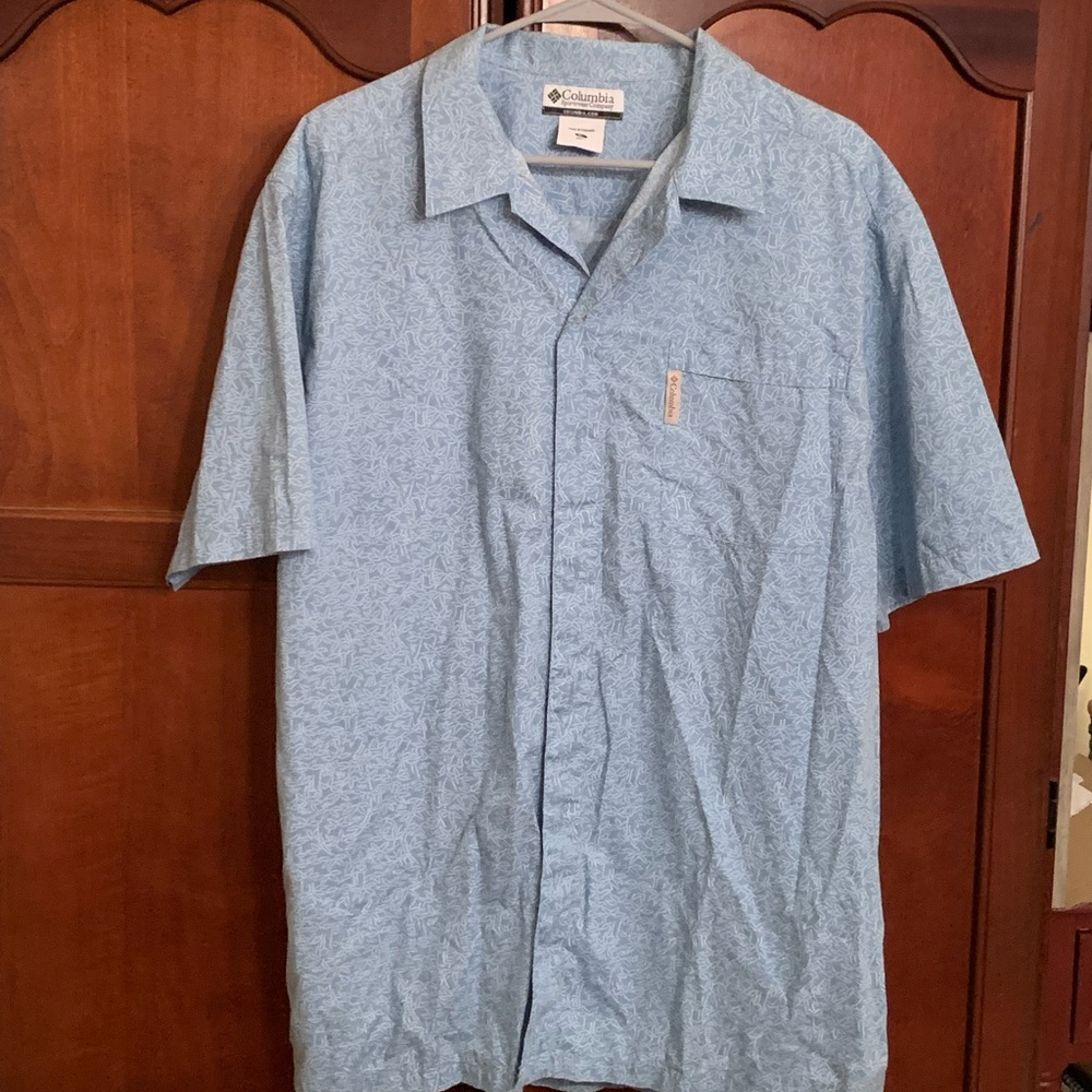Columbia Mens light blue shirt sleeve button down shirt Size XL
